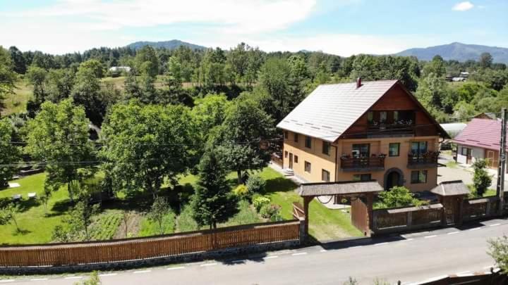 Pensiunea Ancuta Din Botiza Exterior foto